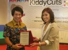Kak Seto dan Cecilia Wirawan, Managing Director KiddyCuts
