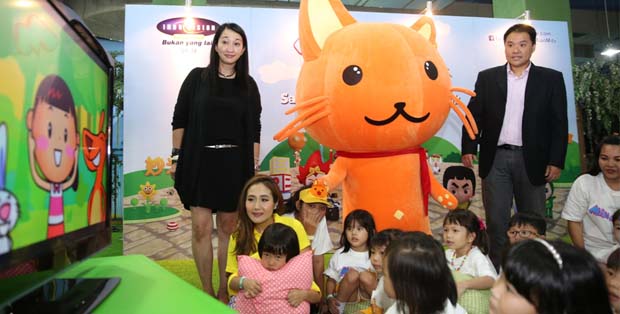 Si kecil menonton Miao Mi Classroom bersama Ofanny Choi, Yudha Wibawa dan Melissa Karim di Lollypop’s Playland, Jakarta