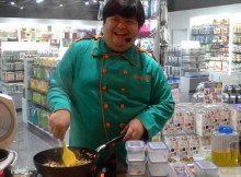 Demo masak menu Korea di pembukaan LOCK&LOCK Flagship Store Lotte Avenue