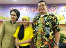 dr. Lily Sulistyowati, MM, Siti Julia dan dr. Edi Tehuteru, Sp.A (K) saat memperingati Hari Kanker Anak