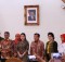 Wakil Presiden Jusuf Kalla di tengah para penanda tangan komitmen bersama penanggulangan TB