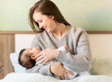 Posisi Menggendong si Kecil untuk New Moms