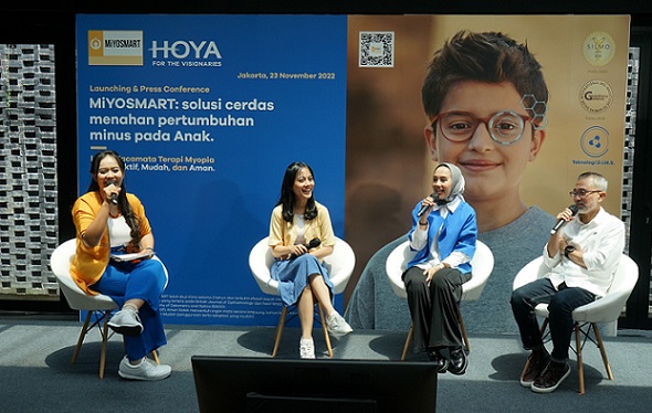 (ki-ka) - Nihla Azkiya (Marketing Manager HOYA Lens Indonesia), dr. Zoraya Ariefa Feranthy, Sp.M (Dokter Spesialis Mata), Lukman Sardi (Public Figur)